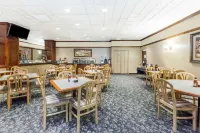 Clarion Hotel & Conference Center Lansing West - servizio colazione