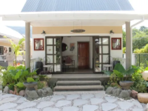 Cabanes des Anges โรงแรมในลาดิกิว