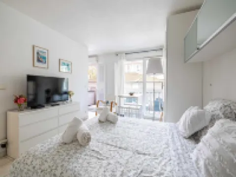 Charming Studio with Pool & Balcony -Heart of Nice