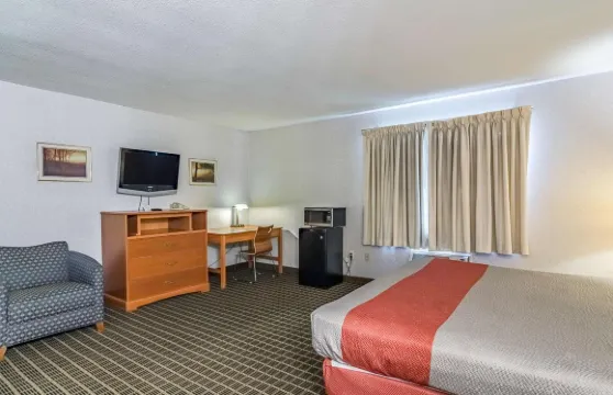 邁阿密東北部大急流6號汽車旅館