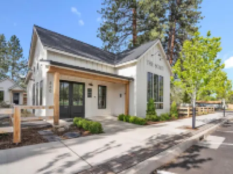 The Scout Boutique Cottages Hotels in Sisters