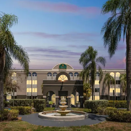 La Quinta Inn & Suites by Wyndham Miami Lakes