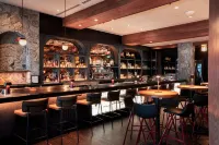 Nita Lake Lodge - bar