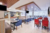 Holiday Inn Express & Suites GRAND RAPIDS - AIRPORT NORTH by IHG