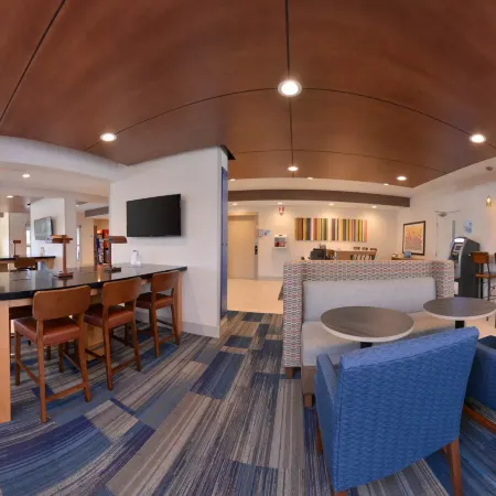 Holiday Inn Express & Suites STEVENS POINT by IHG