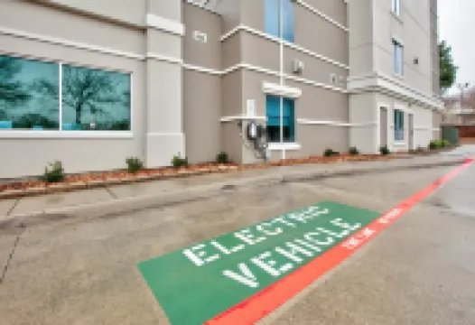 Holiday Inn Express & Suites NORTH DALLAS AT PRESTON by IHG Hotels near Valley House Gallery & Sculpture Garden