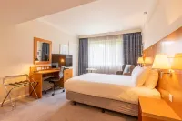 Holiday Inn Basildon St Andrew With Holy Cross C Of E Church 주변 호텔