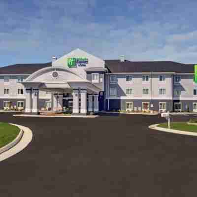 Holiday Inn Express & Suites North Fremont Hotel Exterior