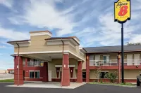 Super 8 by Wyndham Karnes City Hotels in Karnes City