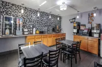 Travelodge by Wyndham Muskegon Hotels in Muskegon