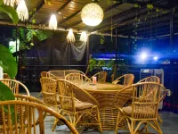 100% Cafe Moto Hostel