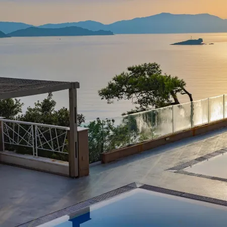 Cape Kanapitsa Hotel & Suites