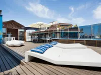 فندق أكتا أزول برشلونة Hotels near لاس اريناس