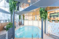 MERCURE GRENOBLE CENTRE PORTE DES ALPES - Pools