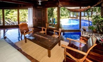 Sombra e Água Fresca Resort