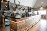 The Harvest Hotel - bar