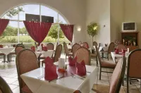 รามาดา บายวินด์แฮม สนามบินซีแทค