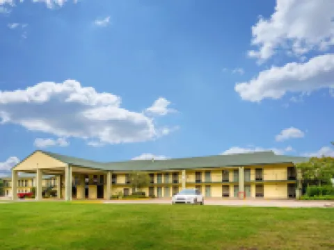 Quality Inn & Conference Center Hotels in Heber Township