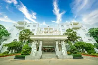 Pursat Riverside Hotel & Spa Hôtels à : 