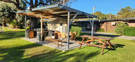 Halls Haven Holiday Units Отели в г. Холс Гэп