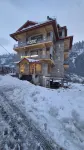 Treebo Premium Silverstone Resort with Mountain Valley View - Parvekkeita