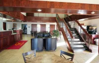 Econo Lodge Inn & Suites - parking