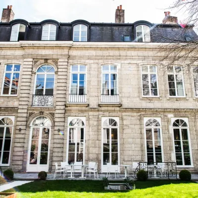 Clarance hôtel Отели рядом с достопримечательностью «Нотр-Дам-де-ла-Трей»