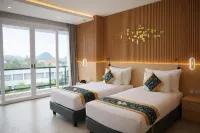 Raja Hotel Kuta Mandalika Resort & Convention - Mountain view