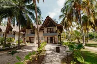 โรงแรมทายบีช - ทาโยนา - สระว่ายน้ำแบบอินฟินิตี้