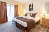 The Waterside Hotel & Spa - parking