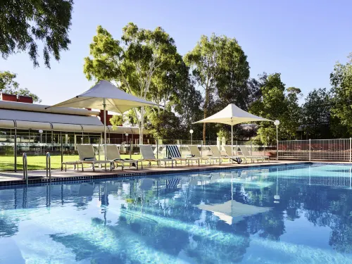 Emu Walk Apartments - bar