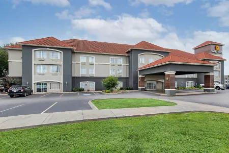La Quinta Inn & Suites by Wyndham Bowling Green