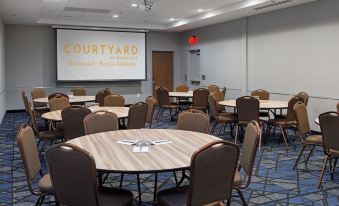 Courtyard Richmond Scott’s Addition