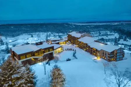 Delta Hotels, Mont Sainte-Anne, Resort & Convention Center Отели в г. Сент-Брижит-де-Лаваль