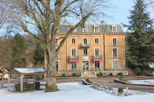 Logis Hôtel - le Manoir de Sauvegrain Hotel a Chevreuse