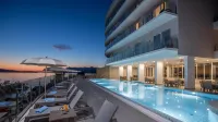 Royal Blue Hotel - Romantic