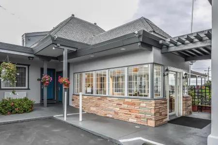 Blu Pacific Hotel