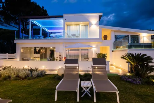 Aquamaris Design Suite & Spa - Homestays