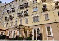 Vozdvyzhensky Boutique Hotel Hotels near Andriivs'kyi descent