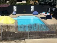 Fairway Motel & Apartments - Pools