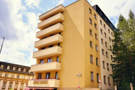 Hotel Merkur - Jablonec Nad Nisou Отели в г. Турнов