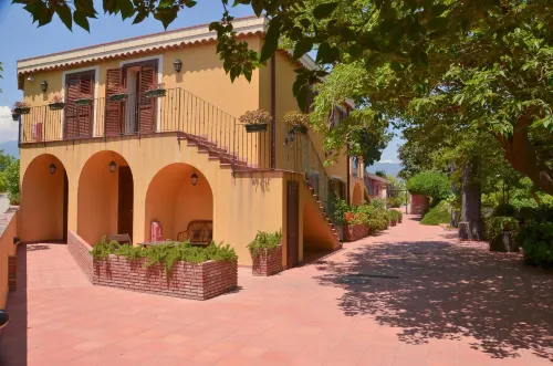 La Terra Del Mezzo Hotels in Riposto