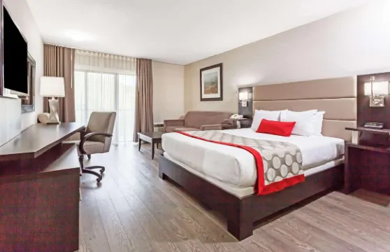 渥太華里多華美達酒店