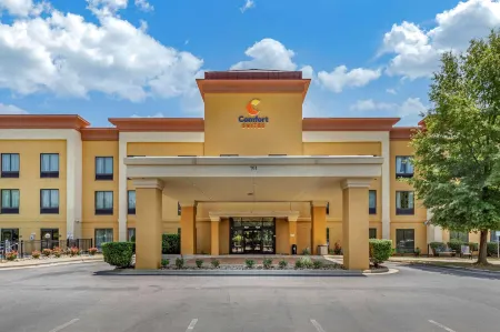Comfort Suites Clayton - Garner Отели рядом с достопримечательностью «Клейтон DC»
