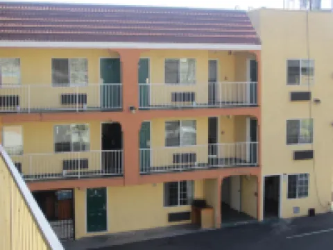 Starlight Inn, Valley Blvd - Downtown La Hotels in Northeast Los Angeles