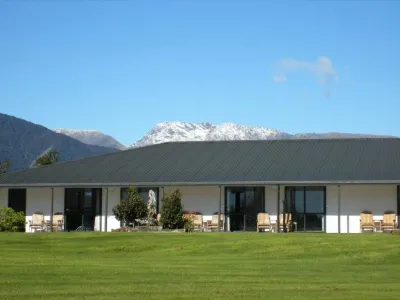Heritage Park Lodge Hotel a 