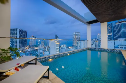 Astica Hotel Nha Trang - piscina