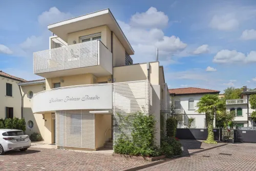 Palazzo Brando - Living Apartments - Airport Shuttle
