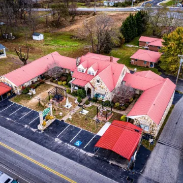 Phillips Historic Motel & Cottages
