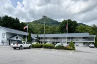 Four Seasons Inn - parking